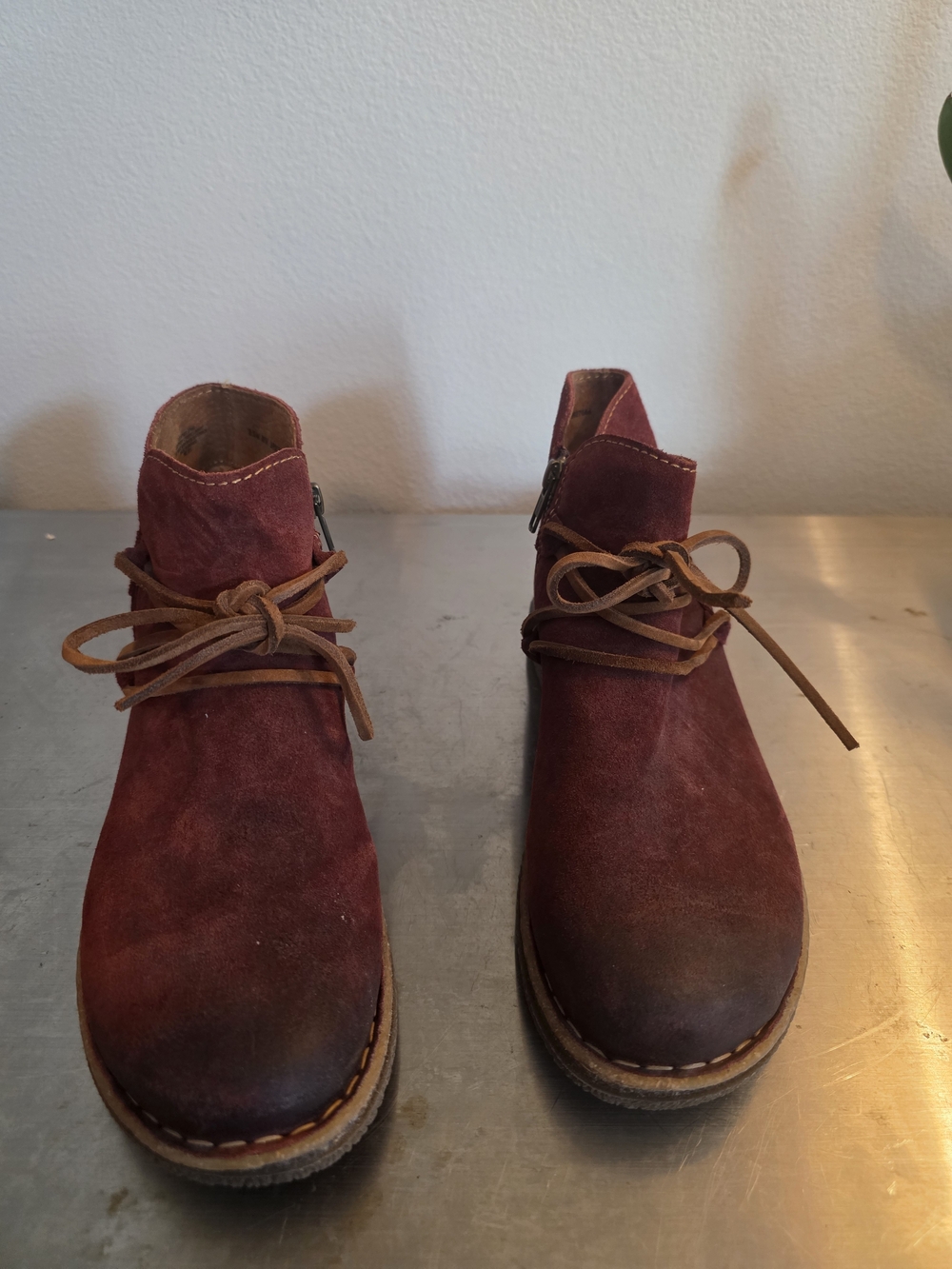 Born Calyn Burgundy Suede Side-Zip Booties 8.5 - Picture 3 of 5